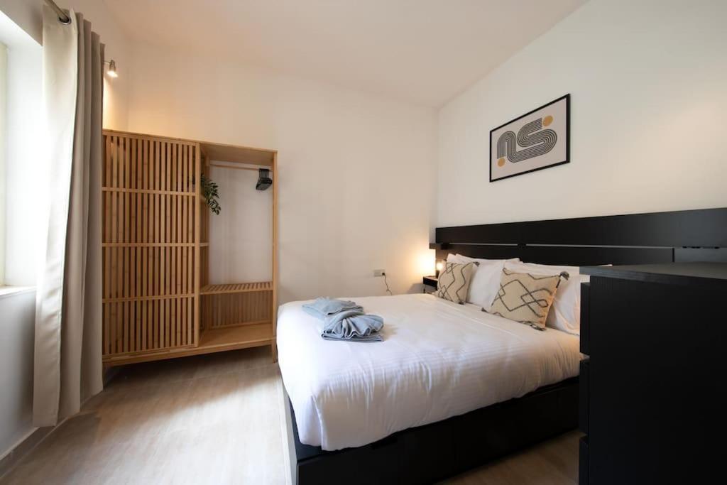 Traditional 2 Bedroom House With Yard Ssch1-1 *
