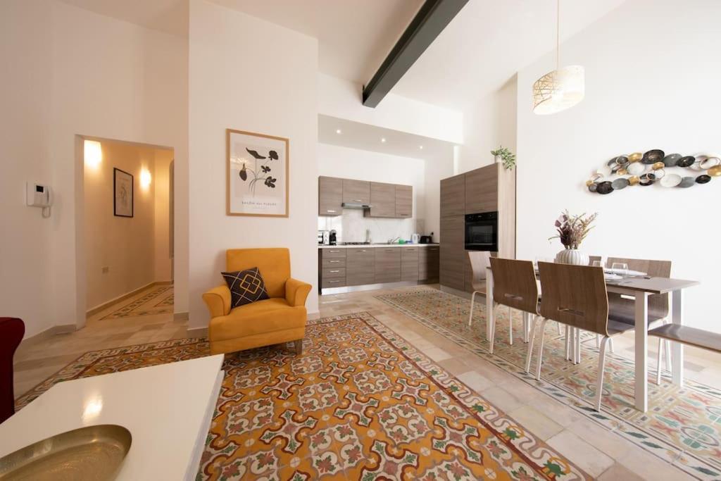 Traditional 2 Bedroom House With Yard Ssch1-1