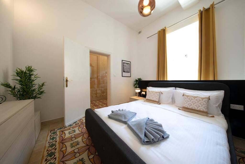 Traditional 2 Bedroom House With Yard Ssch1-1 * Saint Julian's